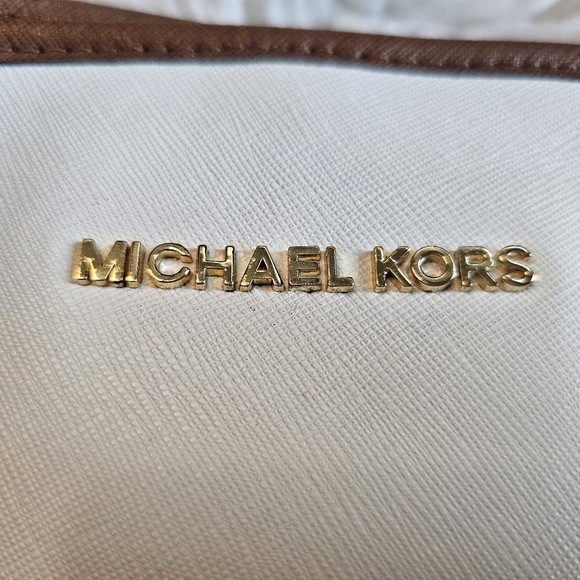 Michael Kors Saffiano Jet Set Summer Tote - Picture 11 of 15